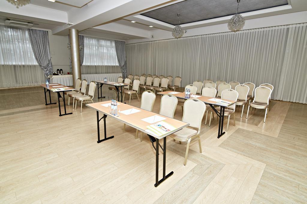 Hotel Ted 라돔스코 외부 사진