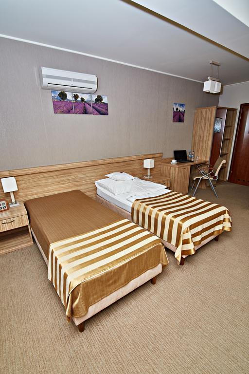 Hotel Ted 라돔스코 외부 사진